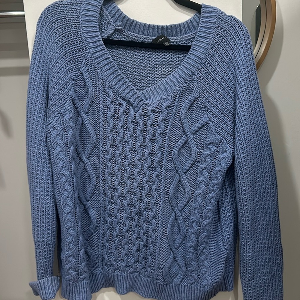 Blue cable knit long sleeve sweater lord and Taylor